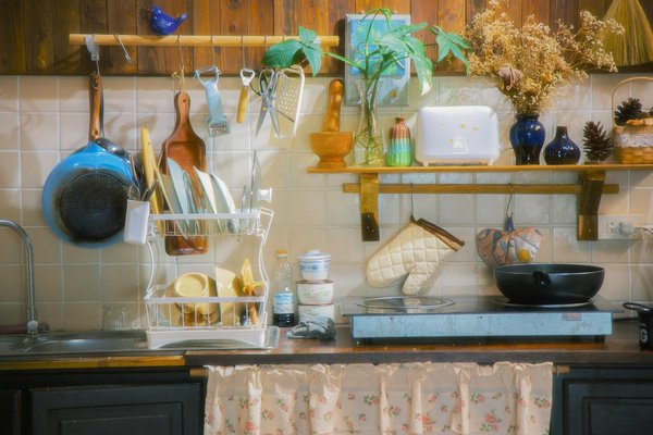 Welche Zutaten sind unverzichtbar für die Zubereitung von asiatischen Nudelgerichten?